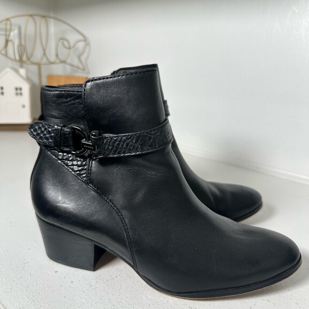 Coach Women’s 8B Black Leather Ankle Boots Buckle Strap Designer Booties - Picture 5 of 9